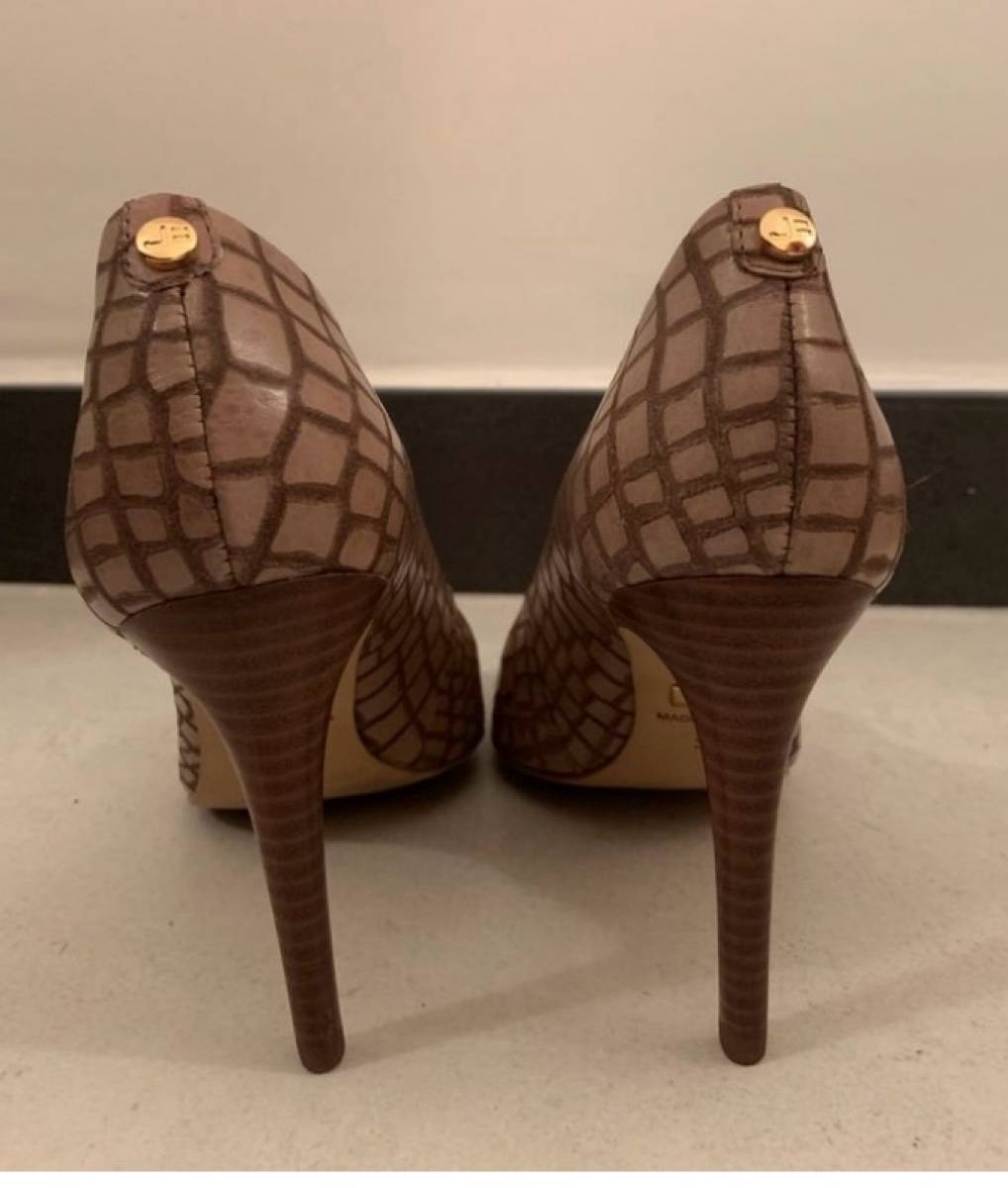 Vends escarpins pointure 38 tout cuir en excellent état