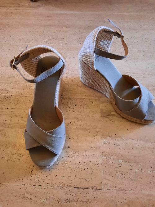 Vends Espadrilles compensées CASTANER kaki - Pointure 37