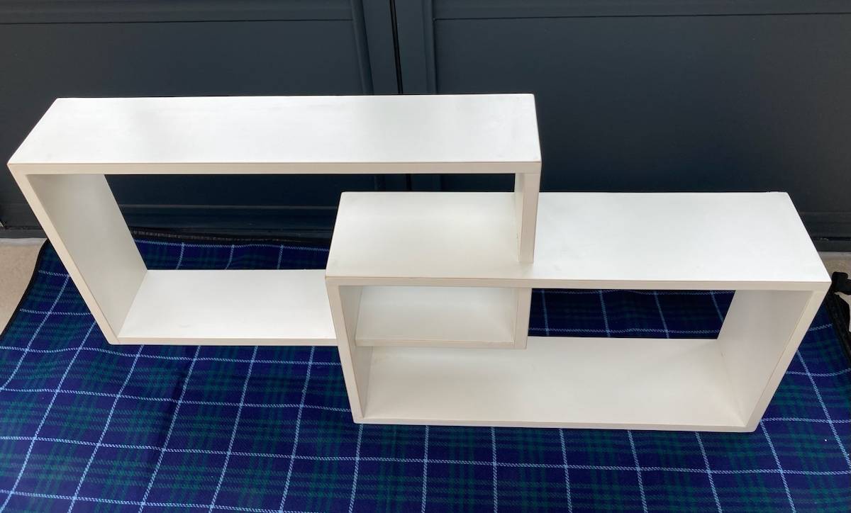 Vends une étagère blanche en bois massif