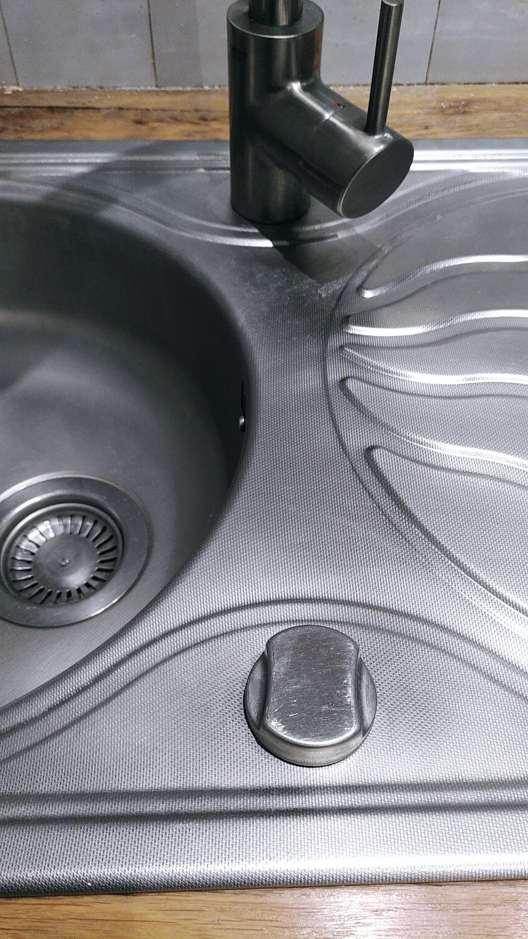 Vends évier encastrable avec égouttoir en inox poli