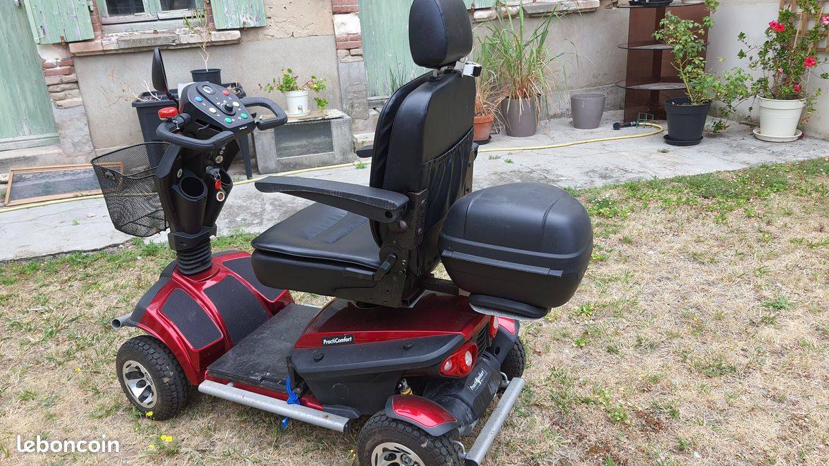 Vends fauteuil électrique avec coffre, 2016, 1000km
