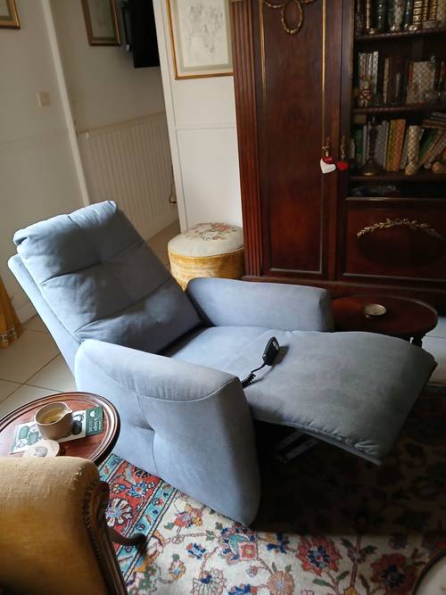Vends fauteuil électrique pour personne âgée