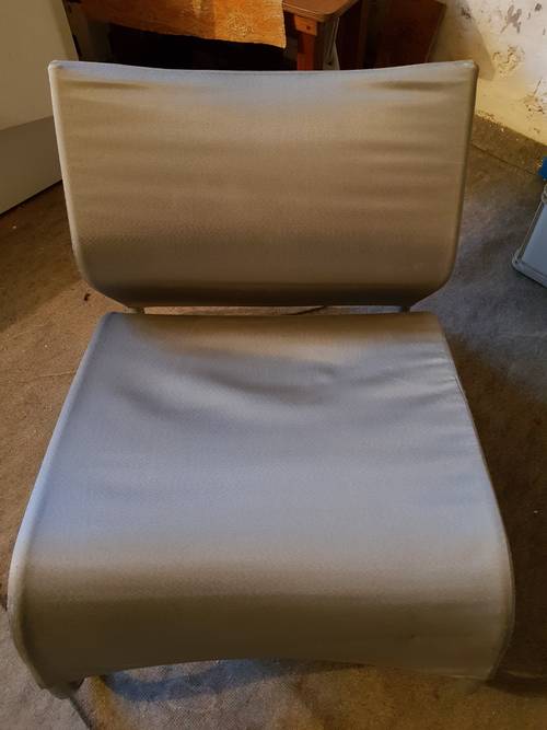 Je vends un fauteuil large gris Ikea