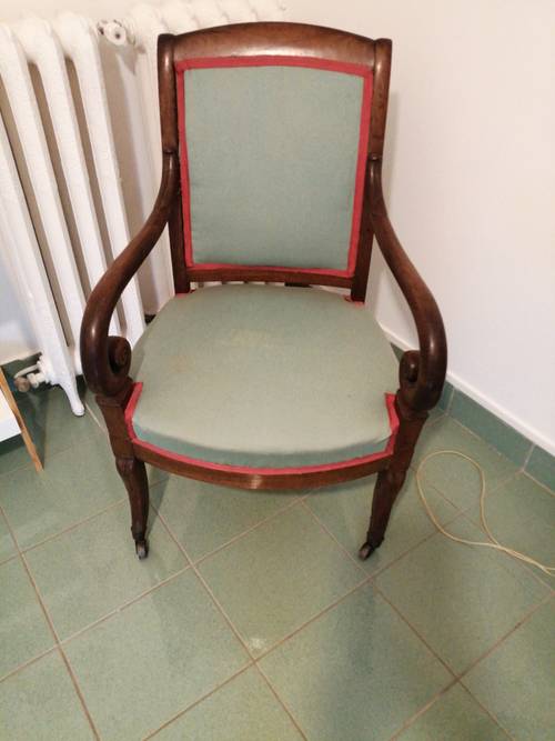 Vends fauteuil bon état tissu vert, une trace de scotch légèrement visible