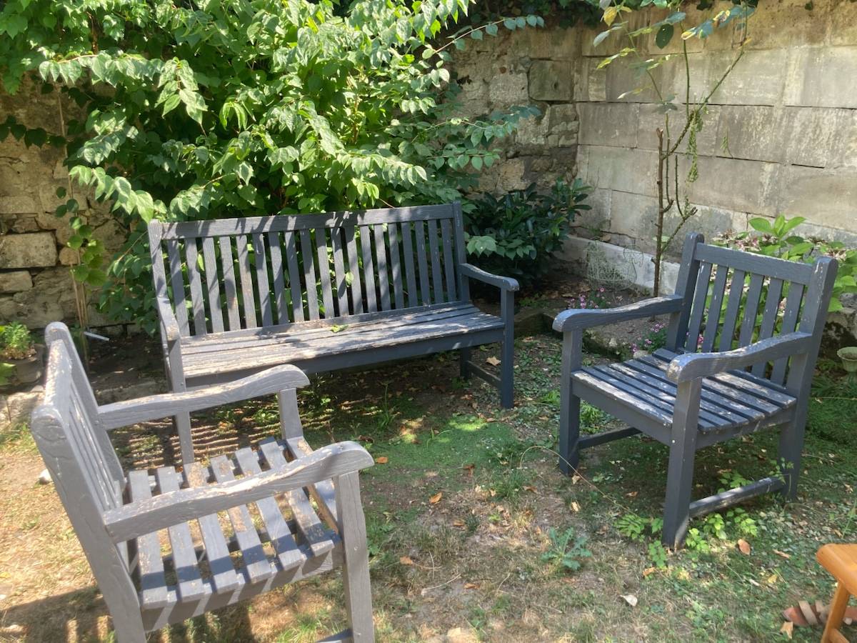 Vends banc et fauteuils en bois à rénover