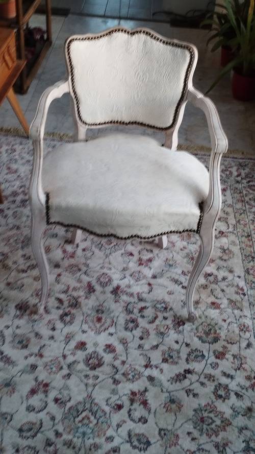 Vends fauteuil style victorien restauré et cérusé