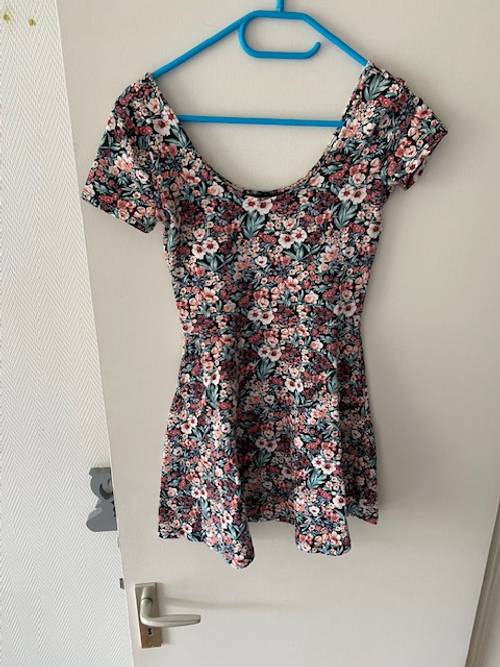 Vends une robe femme, taille XS, marque Forever 21, neuve