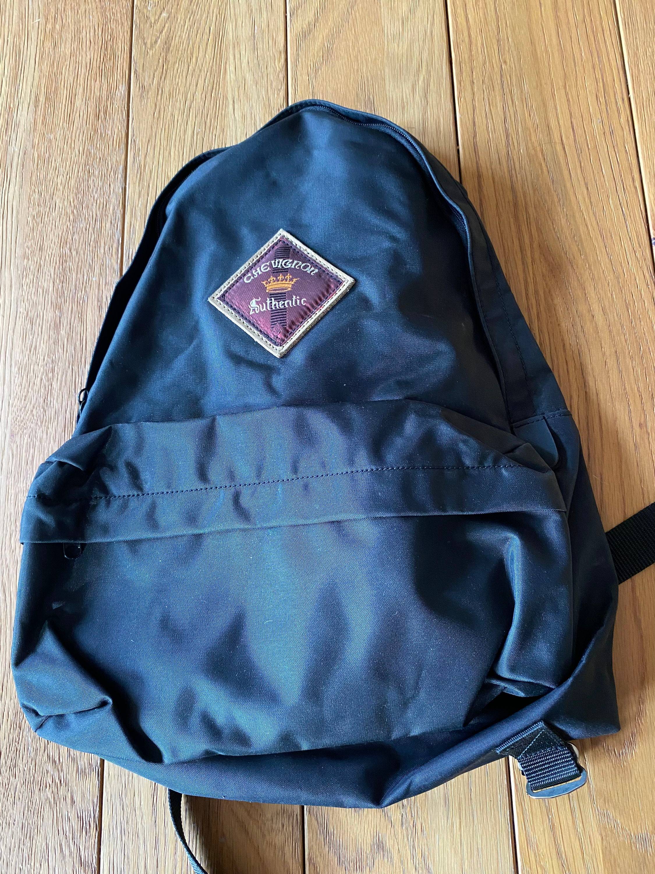 Vends sac à dos femme en toile noire Chevignon