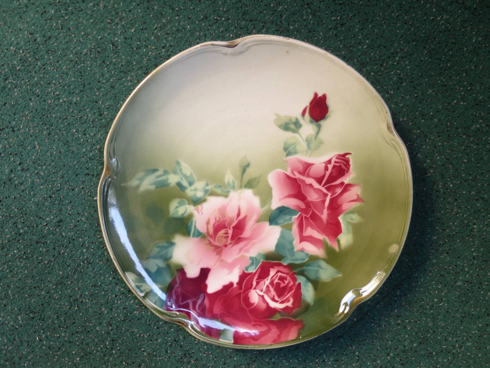 Vends un Plat à fleurs K&G Lunéville France très décoratif