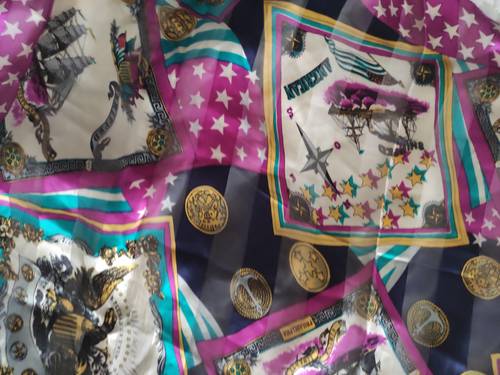 Vends foulard neuf en pure soie made in Italy