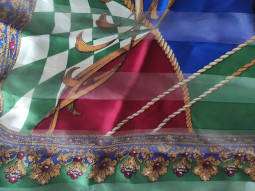 Vends foulard neuf en pure soie made in Italy - Taille L