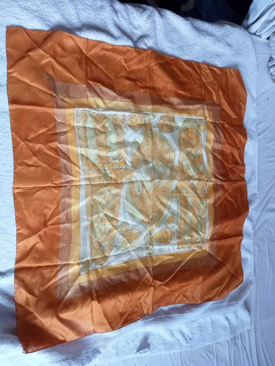 Vends foulard en soie jamais porté fait main