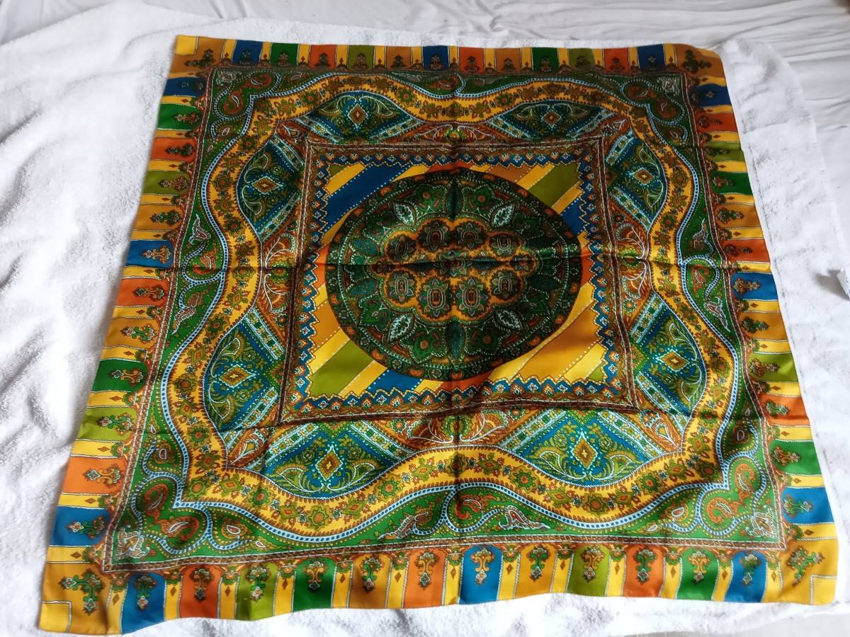 Vends foulard synthétique neuf