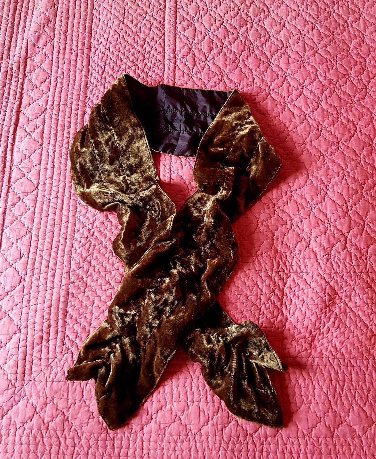 Vends Foulard velours marron, froncé, pour l’hiver