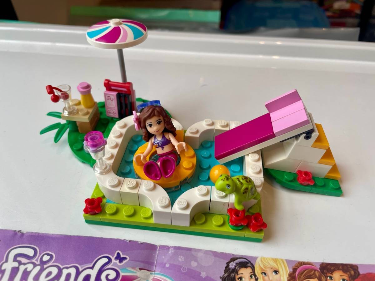 Vends Lego Friends 41090 - Olivia’s Garden Pool