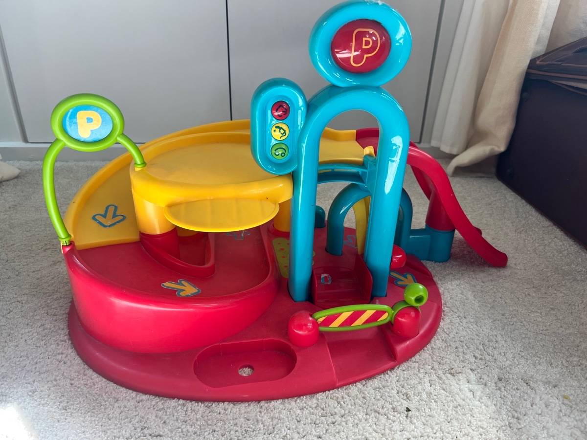 Vends garage jouet