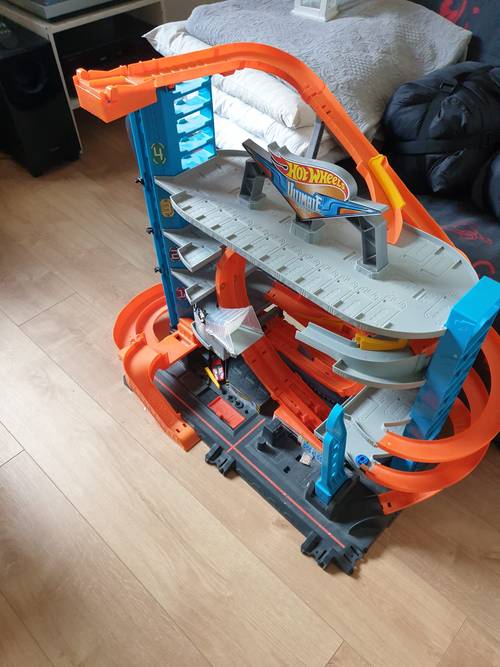 Vends garages Hot wheels
