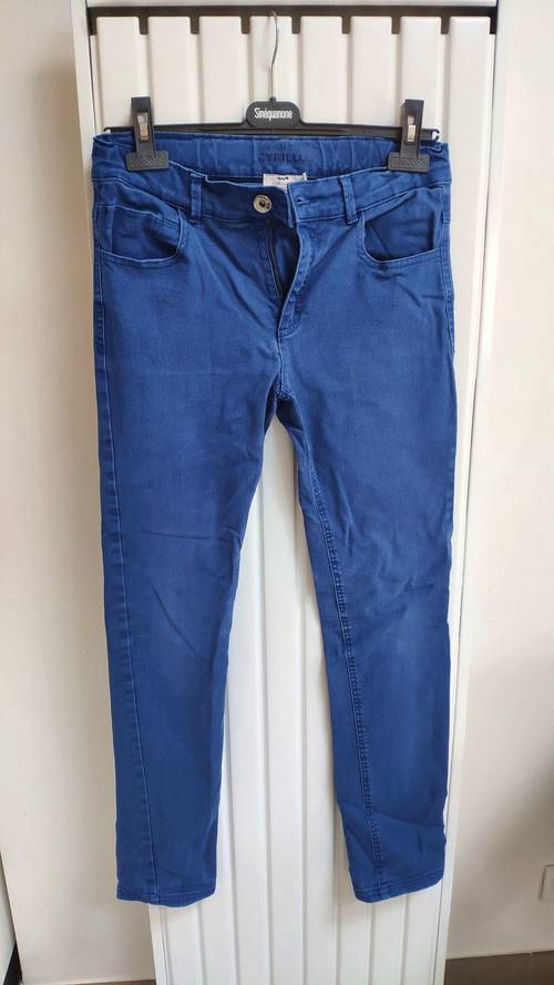 Vends jean bleu garçon CYRILLUS taille 14 ans