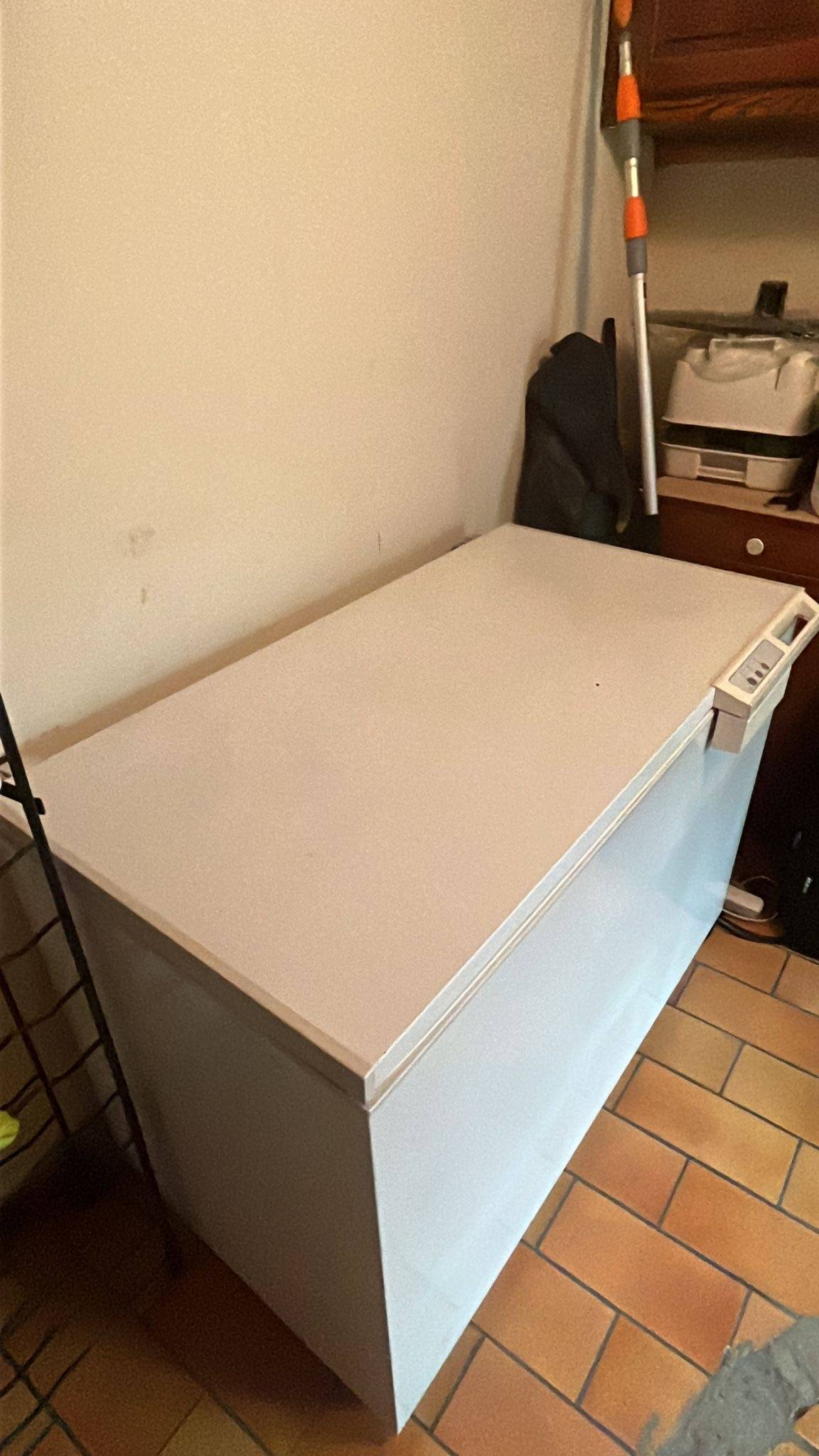Vends grand congélateur AEG 248 litres