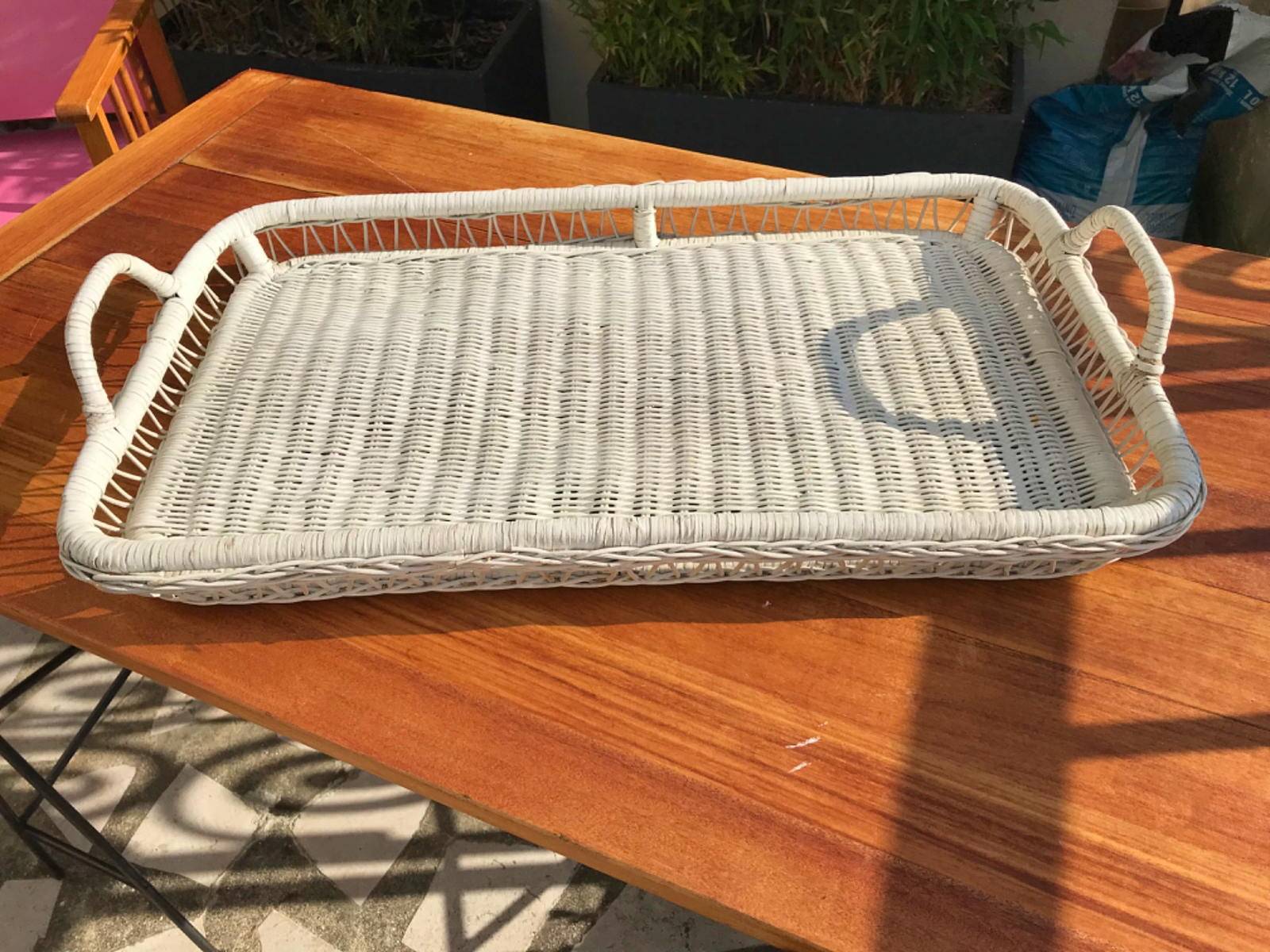 Vends Grand Plateau en rotin blanc