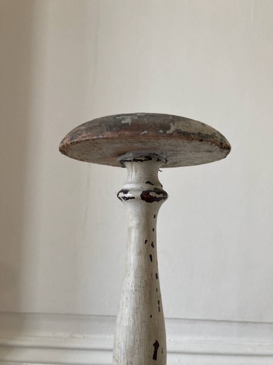 Vends un grand présentoir à chapeau XIXème