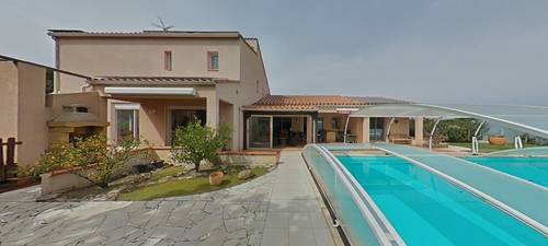 Vends maison 225m² avec 7 chambres, 10 pièces, 6 SDE, 7 WC, grande piscine et dépendance 47m² avec 2 suites