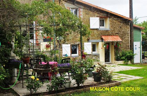 Vends maison d’hôtes avec 2 locatifs - 8 chambres - 270m² - Chantonnay - St Vincent sterlanges (85)