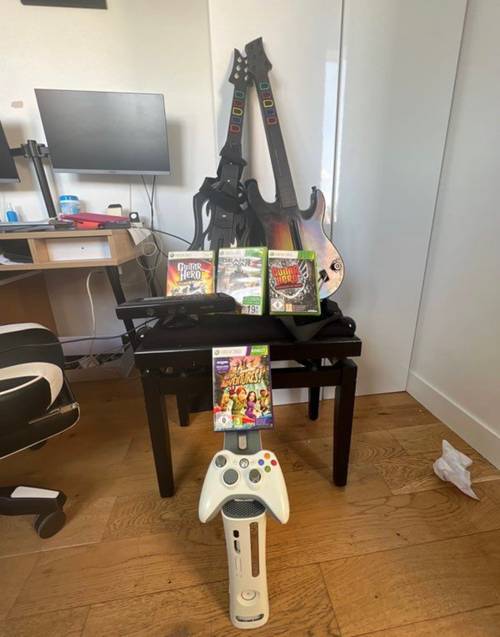 Vends Pack Xbox 360 Guitar Hero & Kinect