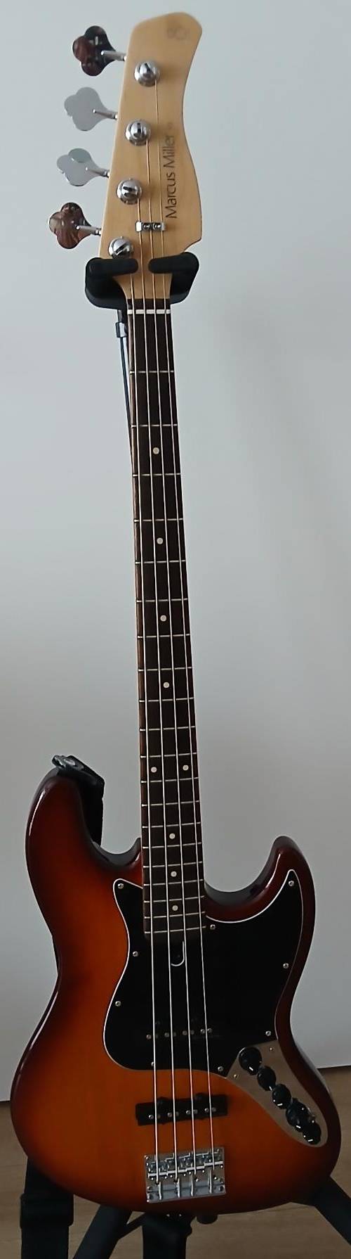 Vends guitare basse Sire Marcus Miller V3