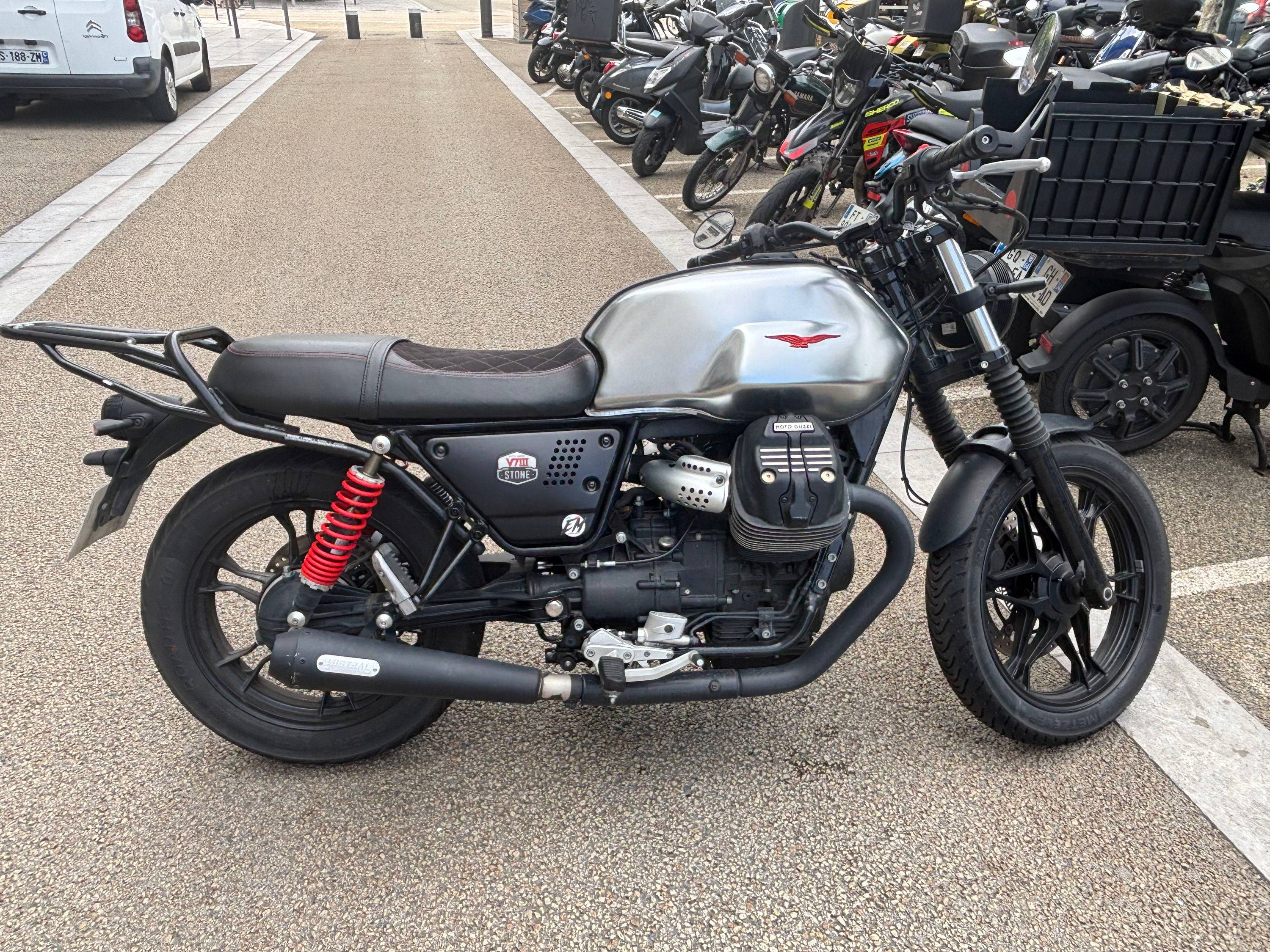 Vends Moto Guzzi V7 III Stone, 2020, 12000km