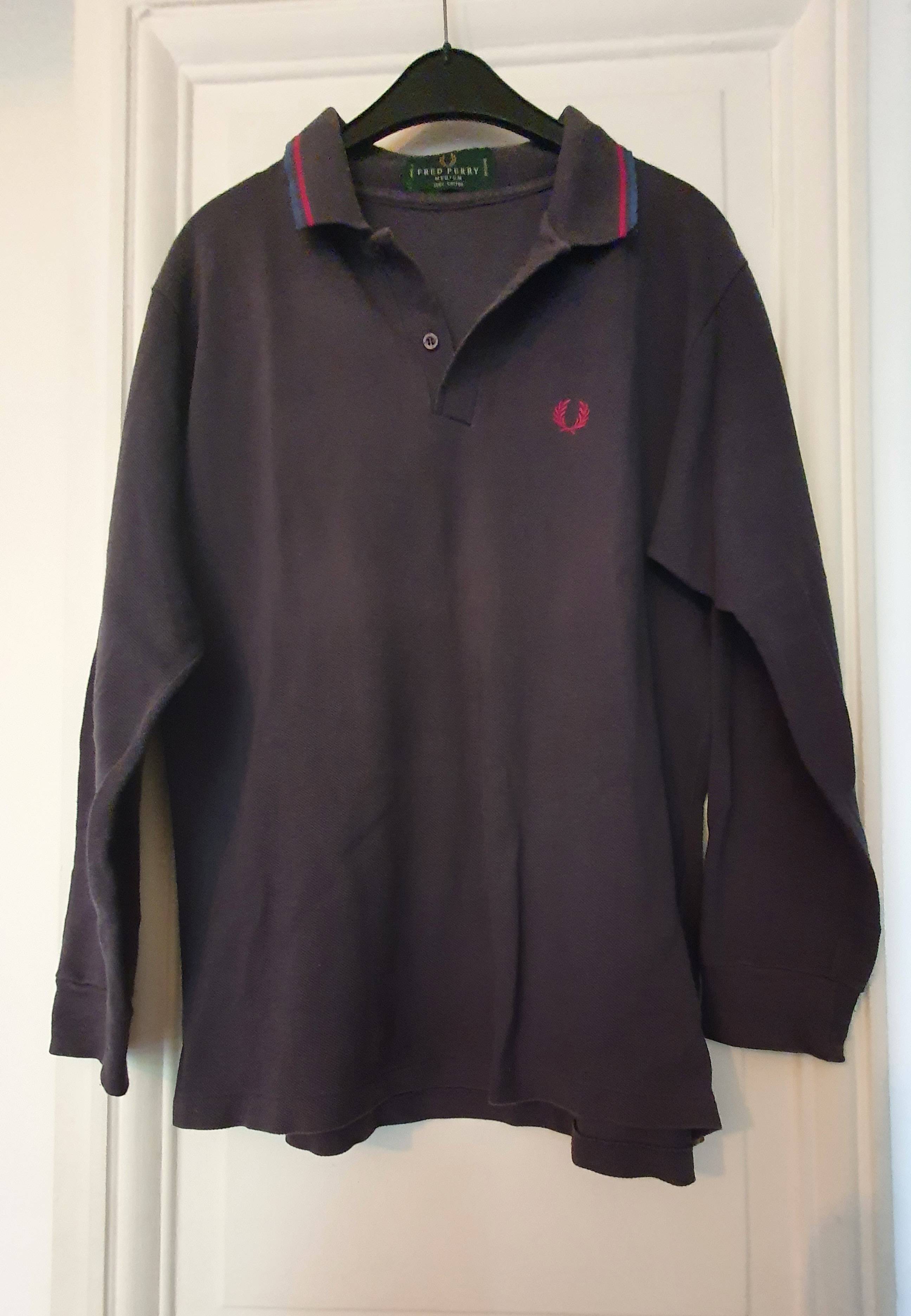 Vends Polo homme manches longues, Fred Perry, Taille M, bleu avec liseret fushia, bon état