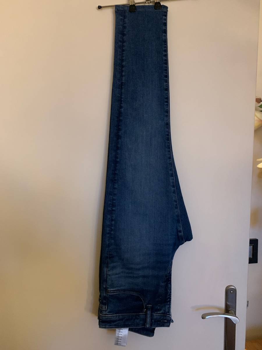 Vends un jean homme bleu marine taille 30