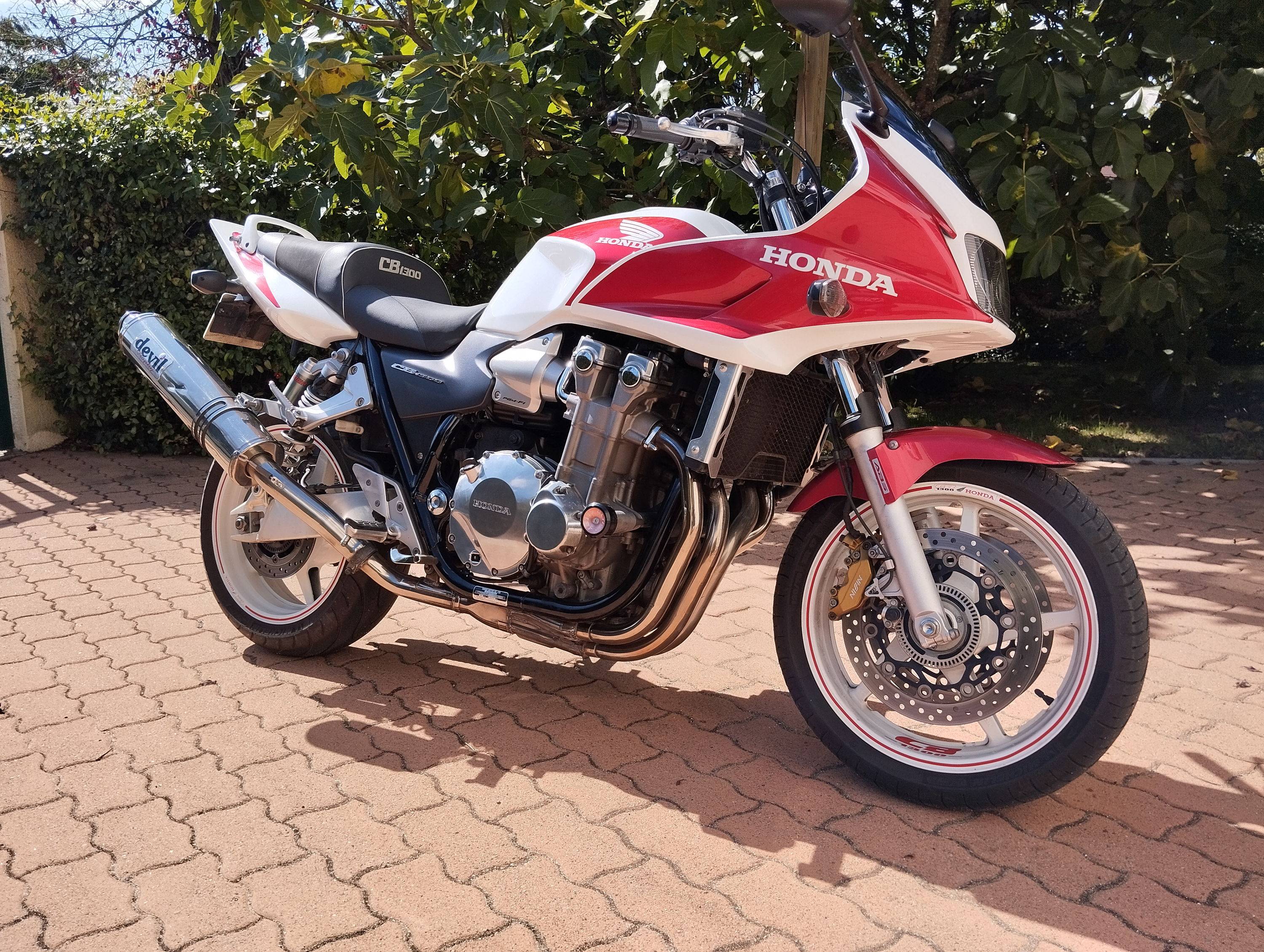 Vends Honda 1300 CB, 2006, 44000km
