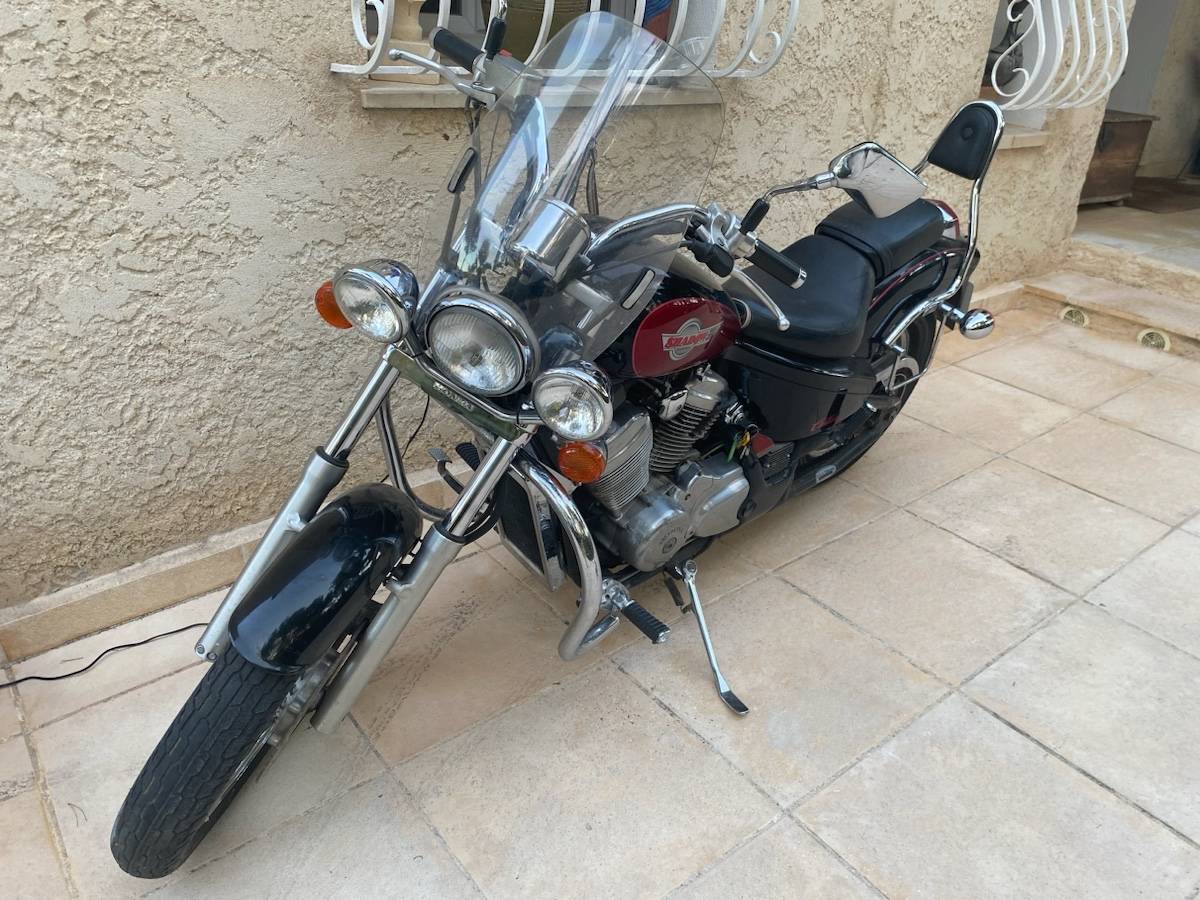 Vends moto Honda Shadow 600cc, 36000 km (2004)