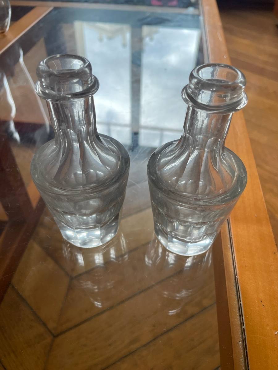 Vends 2 huiliers de table très bon état