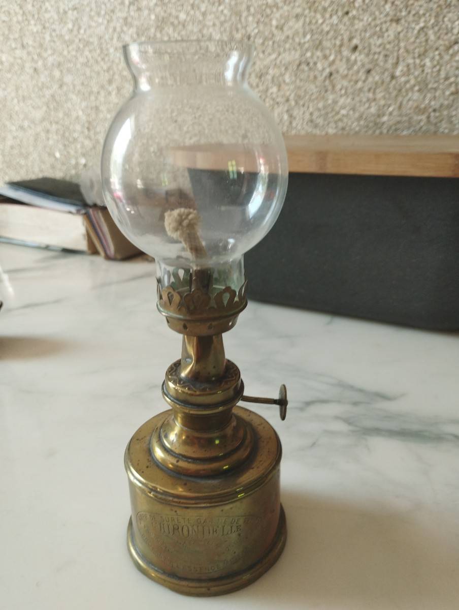 Vends lampe à huile L’hirondelle