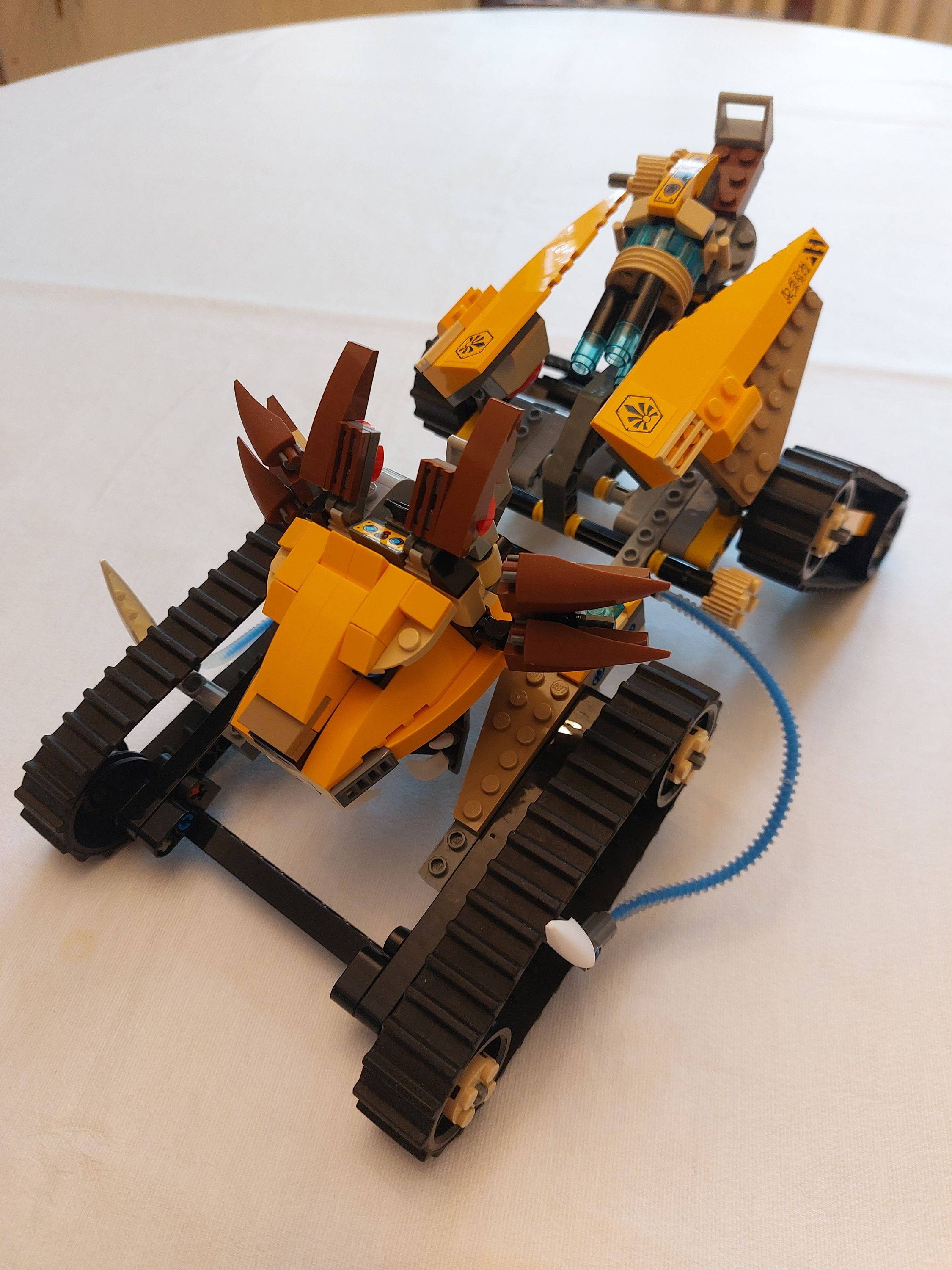 Vends Lego Legends of Chima le chasseur royal de Laval
