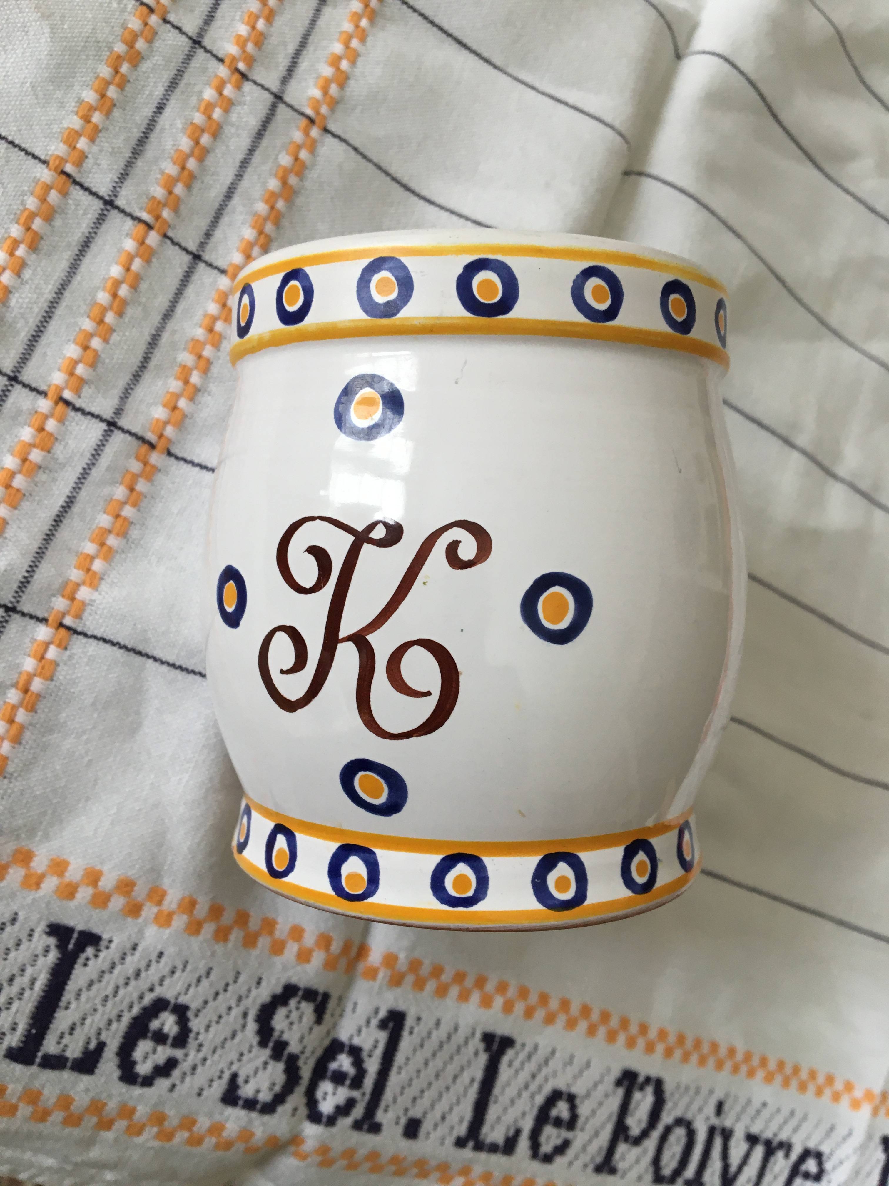 Vends mug en céramique avec la lettre "K"