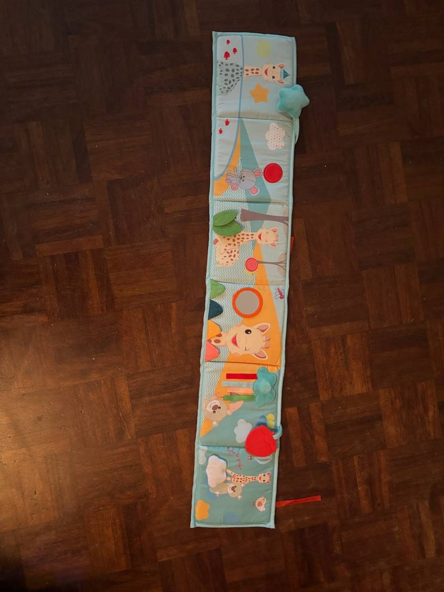 Vends livre d’éveil dépliable Sophie la Girafe