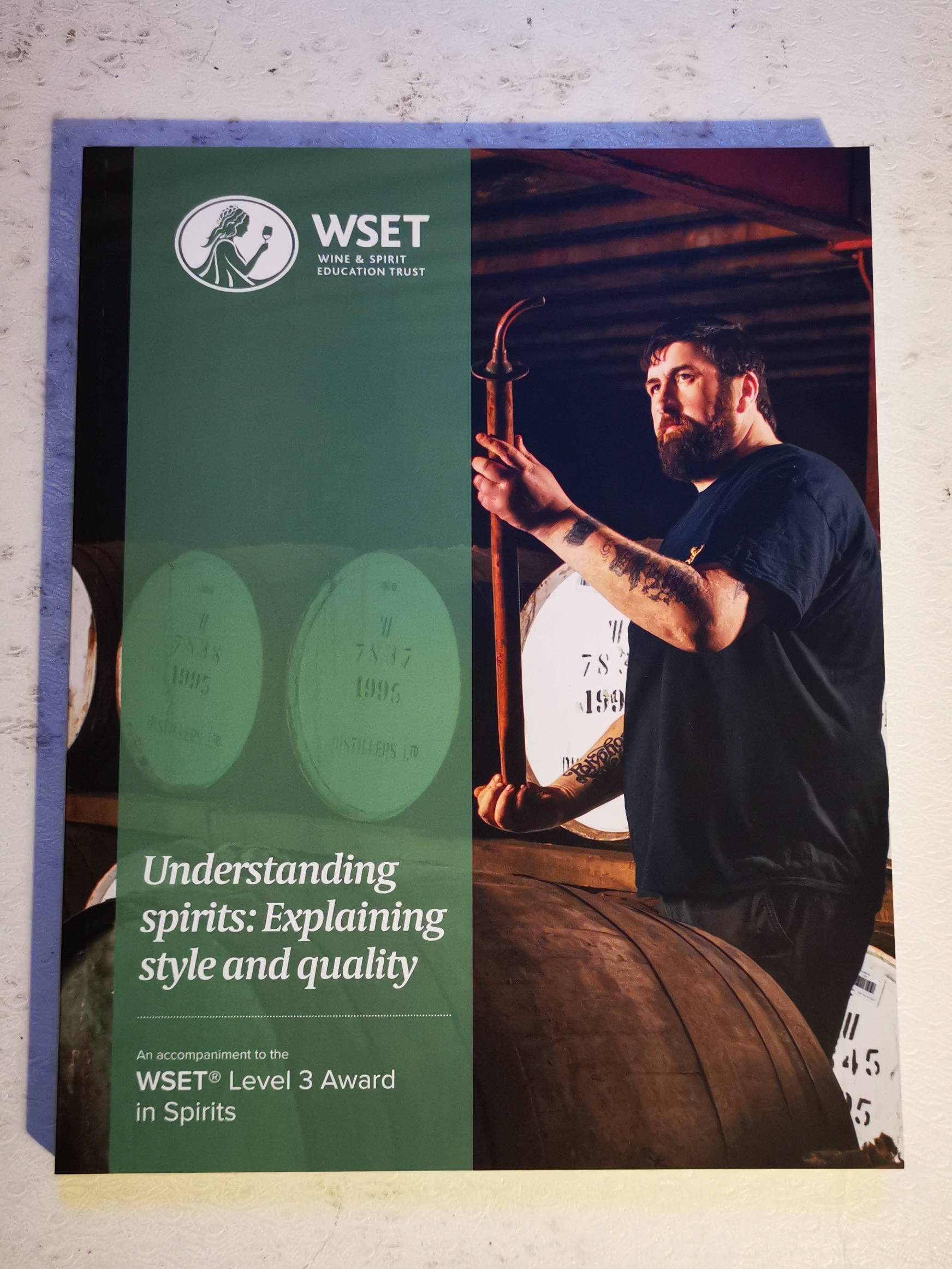 Vends livre officiel WSET level 3 in Spirits - Understanding spirits ...