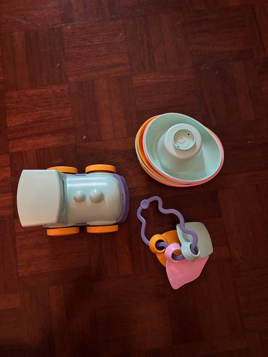 Vends lot locomotive, hochet et bateaux Le Rêveur