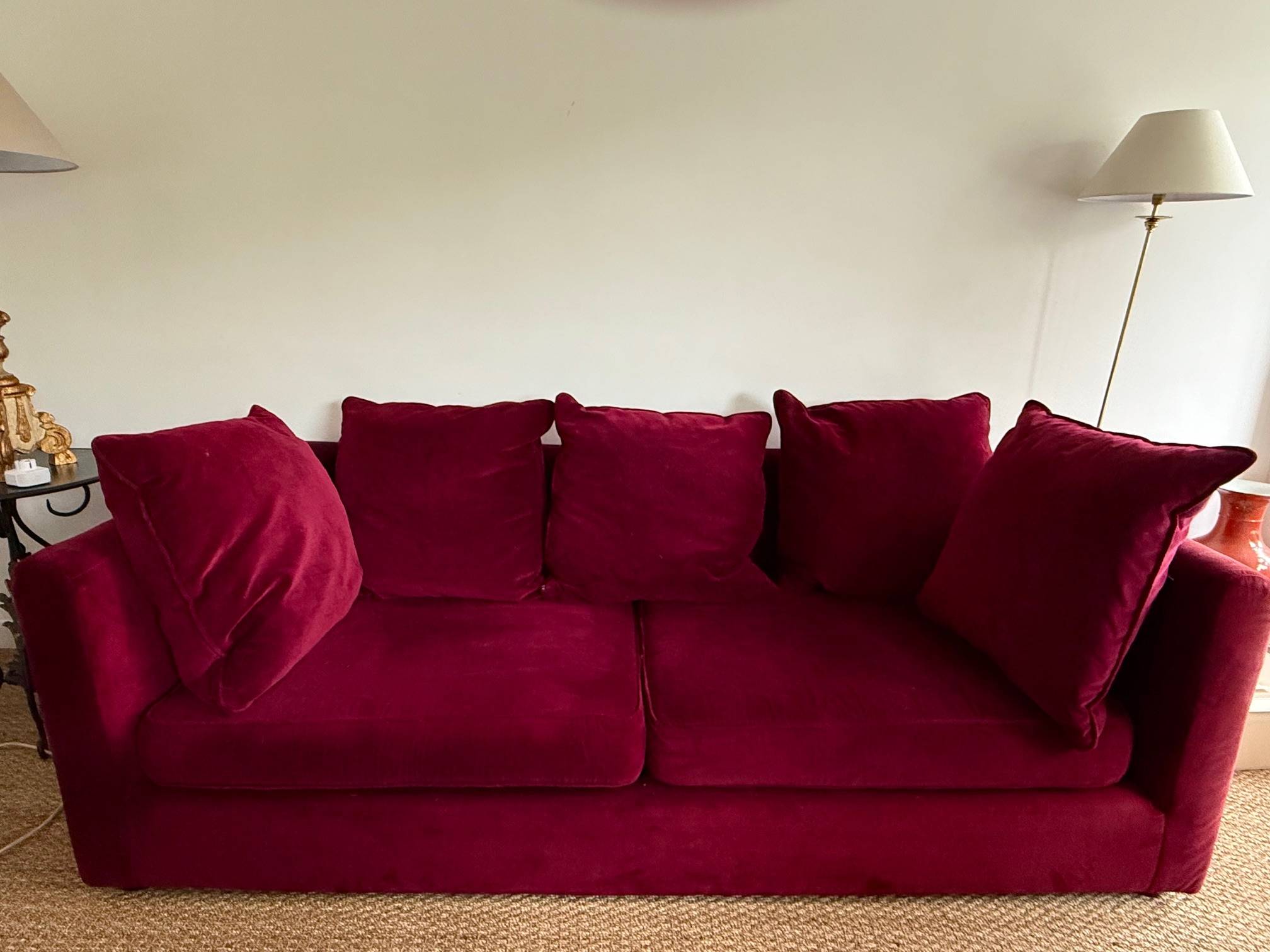 Vends magnifique canapé 3 pl. Velours rouge sombre, excellent état, de chez Mis en Demeure