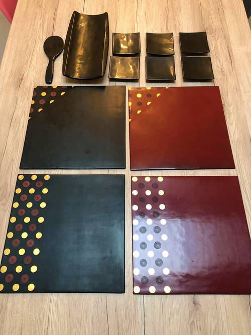 Vends un magnifique ensemble de table asiatique laqué