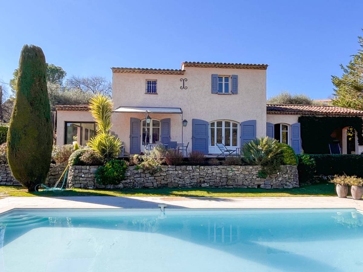 Vends magnifique villa provençale de 200m² sur un terrain de 4200m² - 5 chambres, Châteauneuf-Grasse (06)