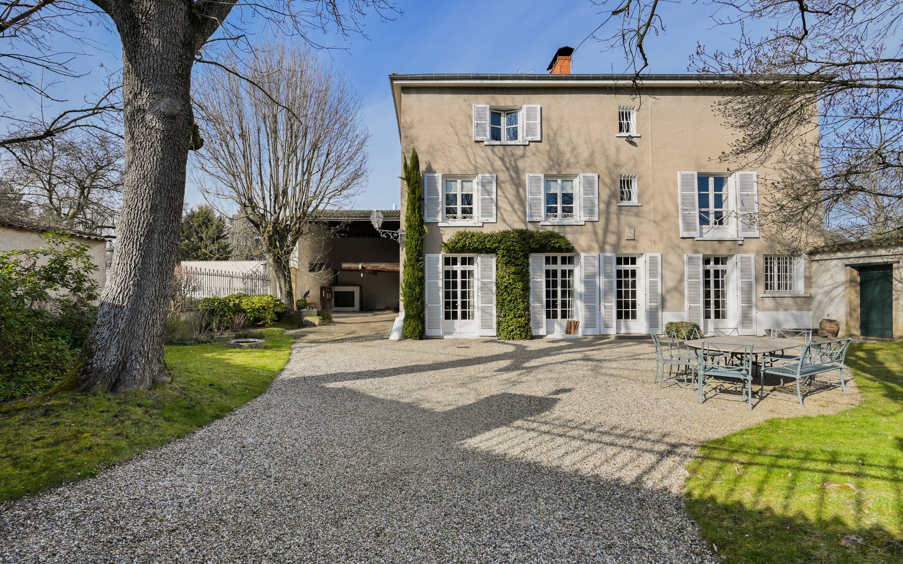 Vends maison 413m² avec ascenseur, piscine et tennis