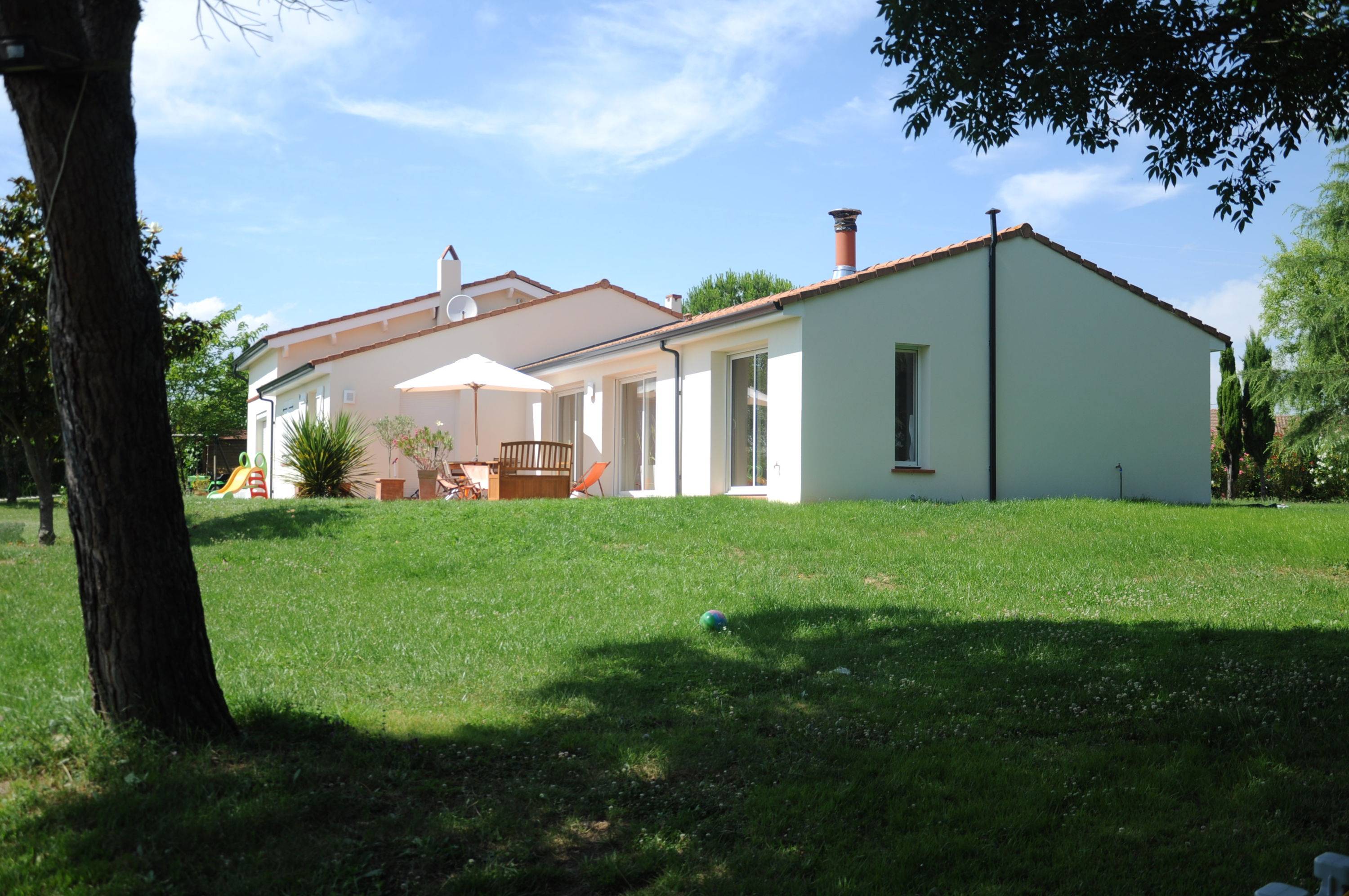 Vends maison familiale, 5 chambres, 219m², beau jardin piscine vue Pyrénées, Est de Toulouse Odars (31)