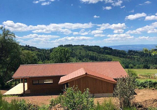 Vends maison en bois d’architecte neuve - 3 chambres 173m² - terrain 2150m² - Ecoche (42)