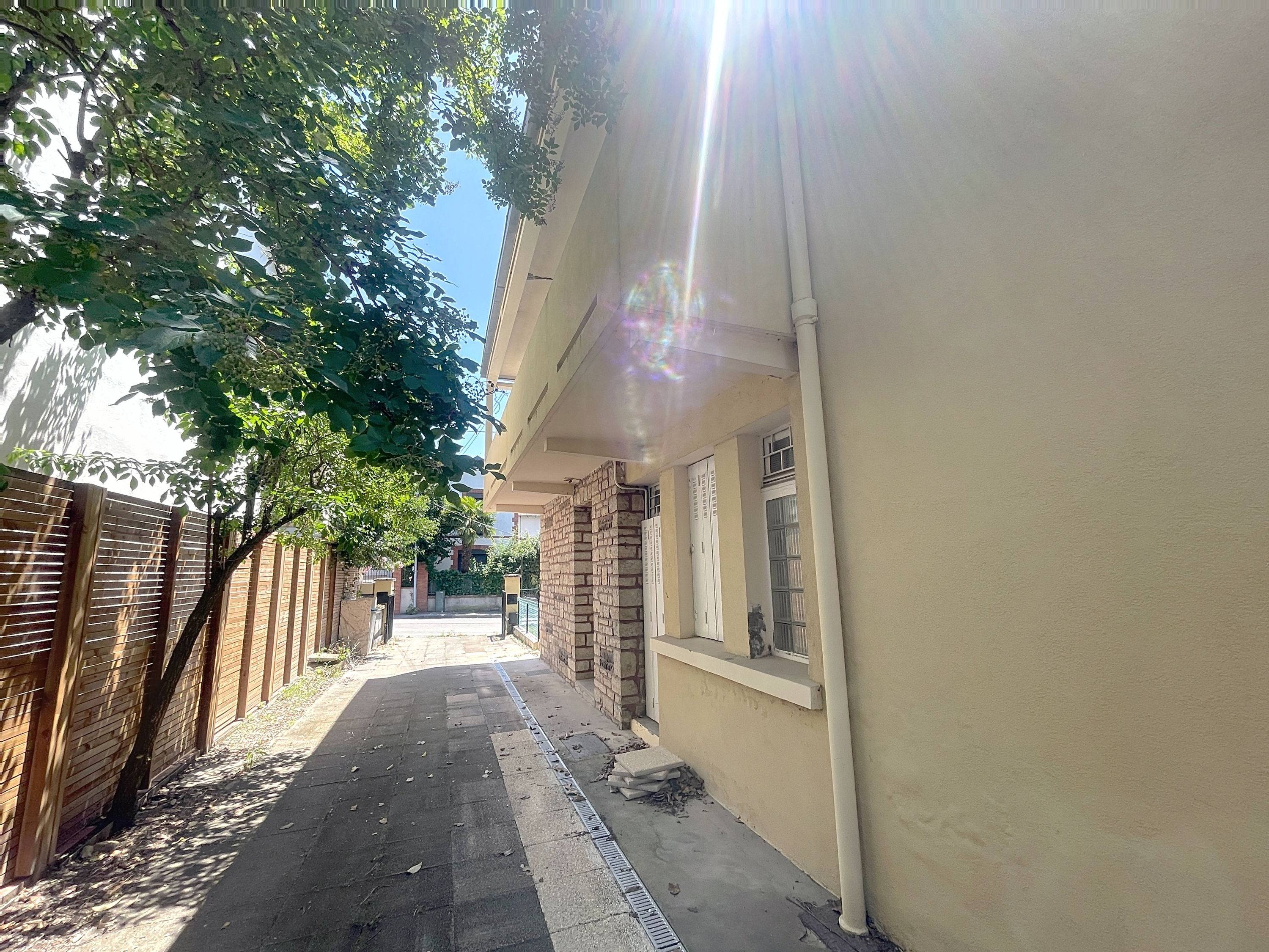 Vends maison Côte Pavée, dépendance + 3 garages
