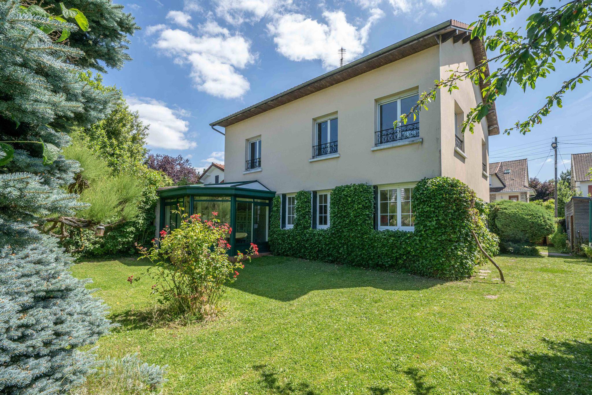 Vends maison 8 pièces 5 chambres de 200m² SaintCyrl’École (78) sur