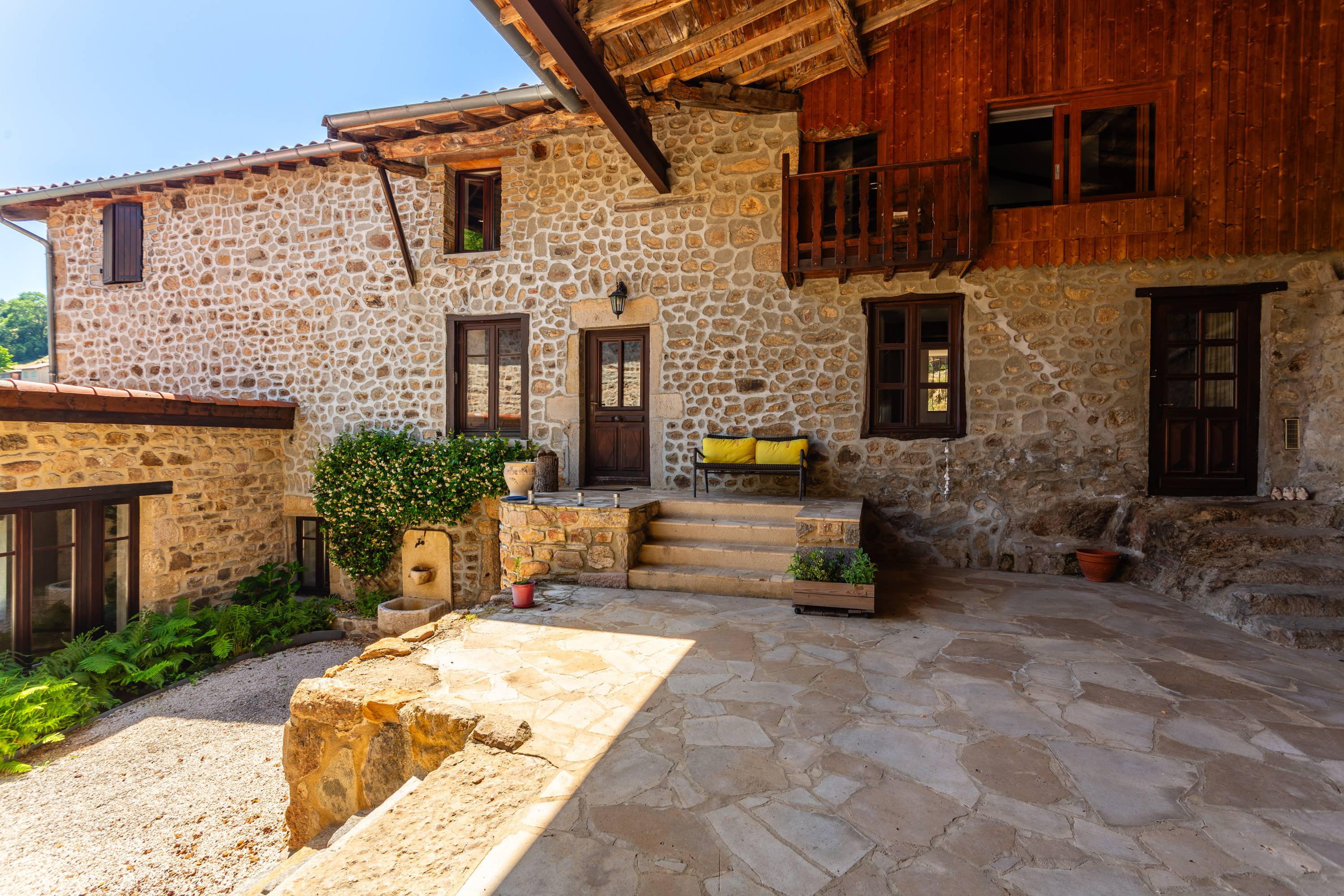 Vends maison 250m² Saint-Martin-en-Haut 3 chambres possibilité 4